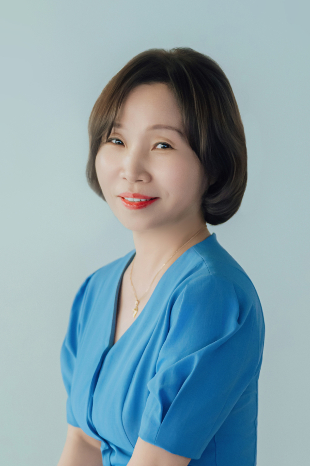 2025년 김상옥시조문학상 이숙경 시인. 통영시 제공