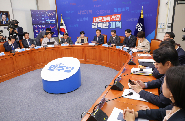 더불어민주당 정청래 대표가 5일 서울 여의도 국회에서 열린 최고위원회 회의에서 발언하고 있다. 연합뉴스