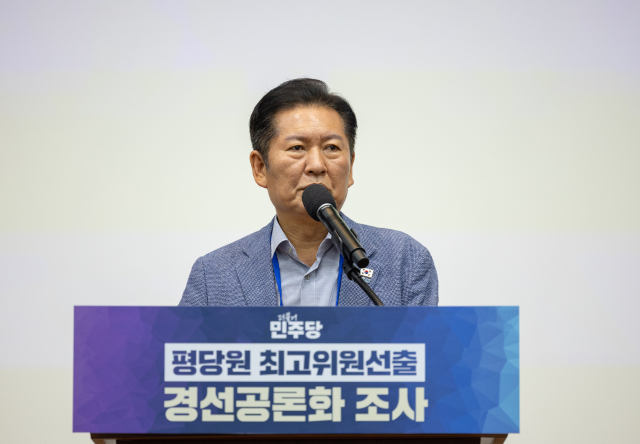 더불어민주당 정청래 대표가 6일 경기도 고양시 킨텍스에서 열린 평당원 최고위원 선출 경선공론화 조사 행사에 참석해 축사하고 있다. 연합뉴스