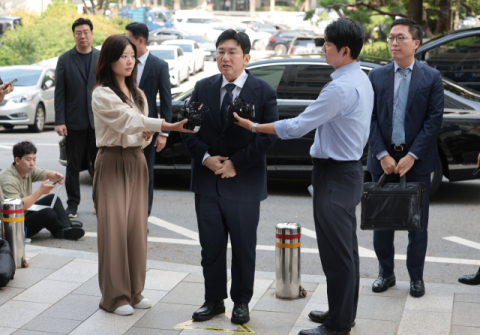 [속보] '1900억 부당이득 혐의' 방시혁 경찰 출석…