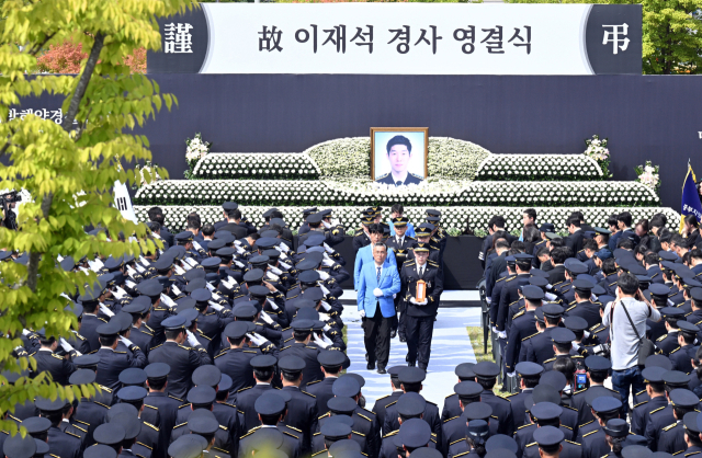 15일 인천 서구 인천해양경찰서에서 '해양경찰관 고(故) 이재석 경사 영결식'이 엄수되고 있다. 연합뉴스