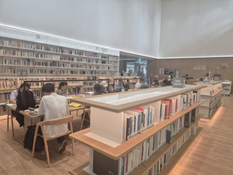 읽고 싶은 책은 ‘하늘 별 따기’ 사서 부족 해결은 ‘깜깜무소식’ [부산 공공도서관 리포트]