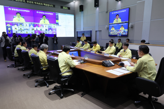 윤호중 행정안전부 장관이 30일 서울 종로구 정부서울청사에서 열린 국가정보자원관리원 행정정보 시스템 화재 관련 중앙재난안전대책본부 6차 회의에서 발언하고 있다. 연합뉴스