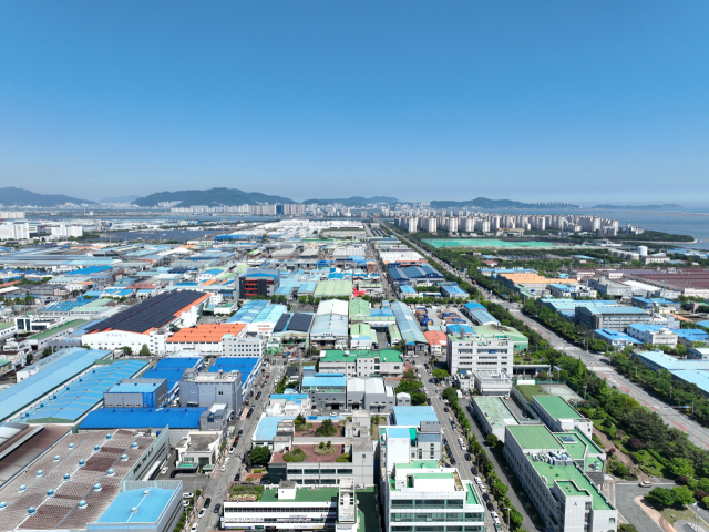 부산 지역 법인들의 파산 및 회생 신청이 크게 늘고 있다. 녹산국가산업단지 전경. 부산일보DB