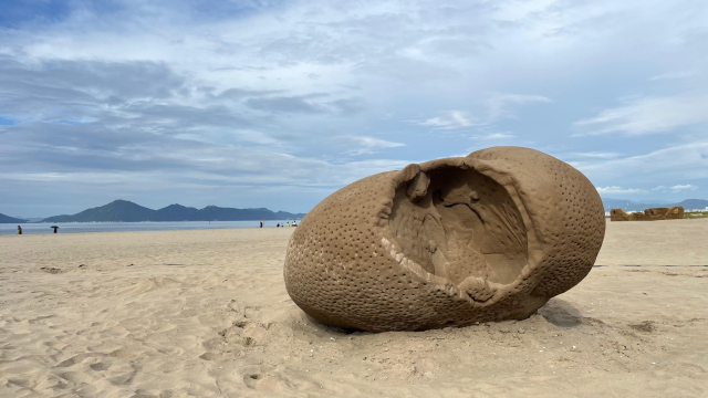 지븨 리& 필립 씨. 라이너 ‘편린들: 바닷물결의 기억’(2025). 부산비엔날레조직위원회 제공