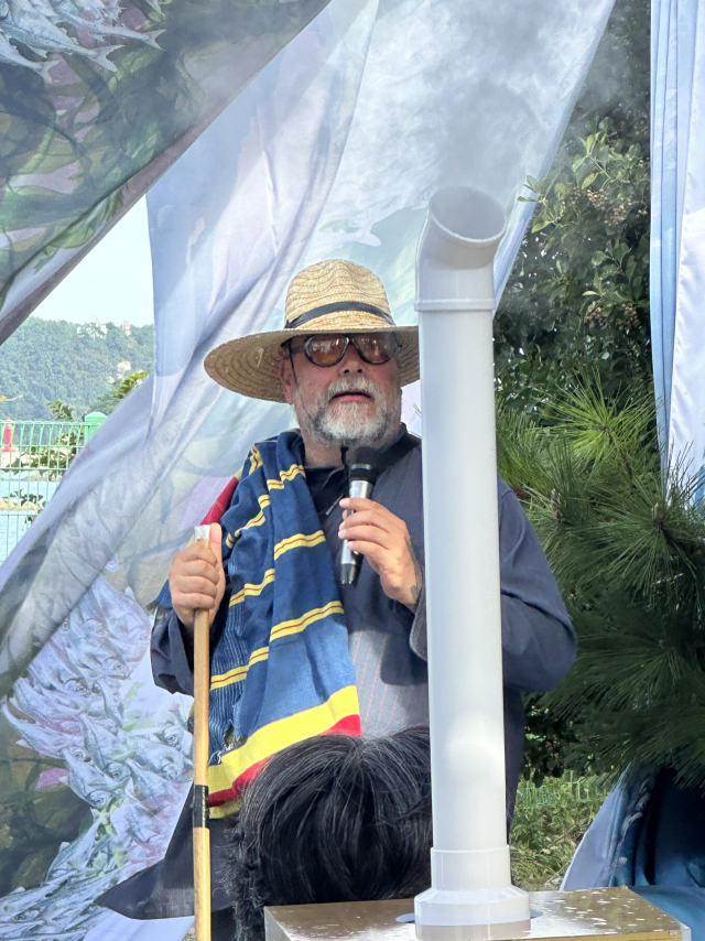 ‘안개 클럽’(2025)을 선보인 비론 에롤 베르트. 김은영 기자 key66@