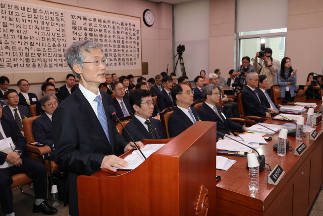 조희대 대법원장이 13일 서울 여의도 국회에서 열린 대법원 등에 대한 법제사법위원회 국정감사에서 인사말을 하고 있다. 연합뉴스