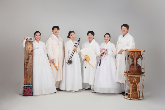 ‘한국민속음악연구회 남쪽풍류’는 무속음악 ‘해원解冤, 풀어내리다’를 공연한다. 부산문화회관 제공
