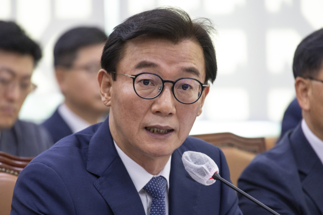 전재수 해양수산부 장관이 15일 국회 농림축산식품해양수산위원회에서 열린 2025년도 해양수산부 등에 대한 국정감사에서 의원 질의에 답하고 있다. 연합뉴스