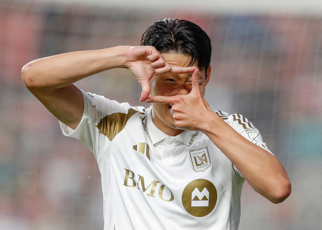 LAFC의 손흥민이 19일(한국 시간) 미국 콜로라도주 커머스시티의 딕스 스포팅 굿즈 파크에서 열린 콜로라도 래피즈와의 2025 MLS 정규리그 34라운드 최종전에서 시즌 9호골을 기록했다. AFP연합뉴스