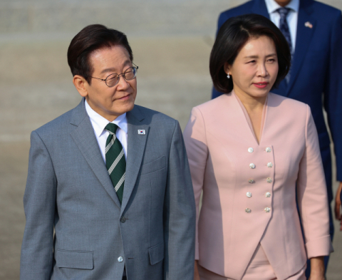 [속보] 아세안 참석차 출국한 이재명 대통령 부부…정상외교 슈퍼위크 돌입