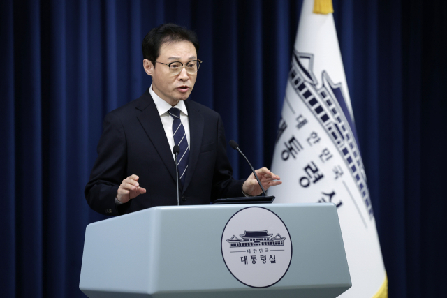 이규연 홍보소통수석이 17일 용산 대통령실에서 동남아 불법 구인 광고 긴급 삭제 관련 브리핑을 하고 있다. 연합뉴스