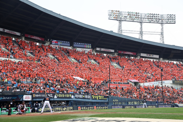 26일 서울 잠실야구장에서 2025 프로야구 한국시리즈 1차전 한화 이글스 대 LG 트윈스 경기가 열리고 있다. 연합뉴스