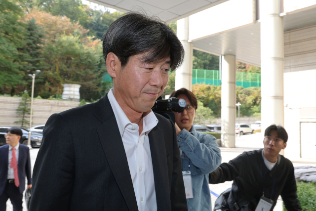 대장동 개발 비리 의혹으로 재판에 넘겨진 남욱 변호사가 31일 서울 서초구 중앙지법에서 열린 1심 선고공판에 출석하고 있다. 연합뉴스