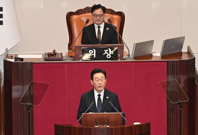 이재명 대통령이 4일 서울 여의도 국회 본회의장에서 내년도 정부 예산안에 대한 시정연설을 하고 있다. 연합뉴스