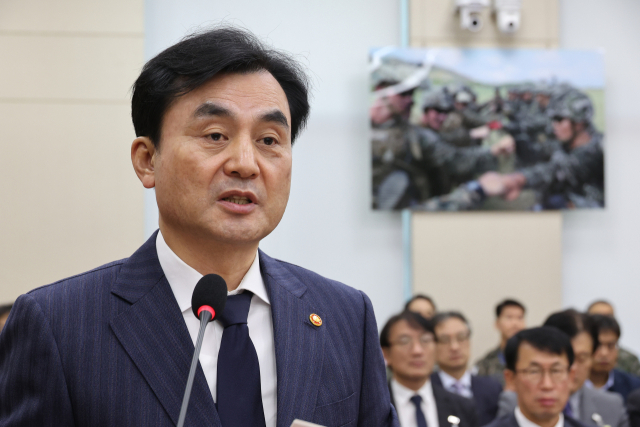 안규백 국방부 장관이 5일 서울 여의도 국회에서 열린 국방위원회 전체회의에서 2026년도 예산안 관련 제안설명을 하고 있다. 연합뉴스