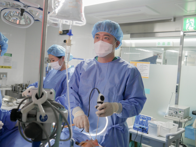 비중격 만곡증은 한국인 5명 중 1명이 지니고 있을만큼 흔한 질환이지만 주의가 필요하다. 하지만 좋은문화병원 이비인후과 최병권 과장은 