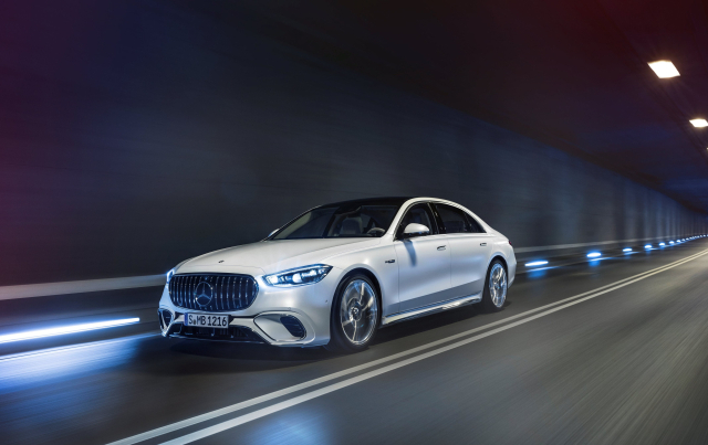 수입차 모델 가운데 4200만 원대 할인을 내세운 메르세데스-벤츠 ‘메르세데스 AMG S 63 E 퍼포먼스’. 벤츠코리아 제공