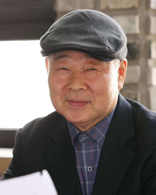 이우걸 시조시인. 부산일보 DB