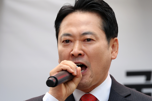 국민의힘 장동혁 대표가 30일 강원 춘천시청 인근에서 열린 민생회복 법치수호 국민대회에서 발언하고 있다. 연합뉴스