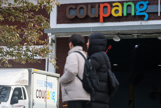 국내 이커머스 1위 업체 쿠팡에서 약 3400만건에 이르는 대규모 개인정보가 유출된 가운데 2일 서울 시내 한 쿠팡 물류센터의 모습. 연합뉴스