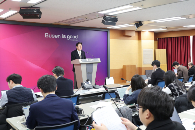 박형준 부산시장이 3일 부산시청 브리핑룸에서 2026년도 국비 확보 관련 기자회견을 하고 있다. 부산시 제공