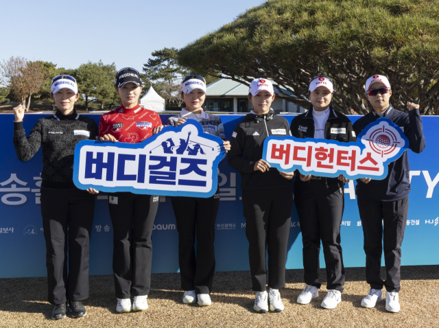 ‘2025 백송홀딩스·부산일보 채리티 매치 인 아시아드CC’ 포토콜 행사가 5일 부산 기장군 아시아드CC에서 열렸다. 왼쪽부터 배소현, 박현경, 이예원, 황유민, 최혜진, 김효주. 정대현 기자 jhyun@