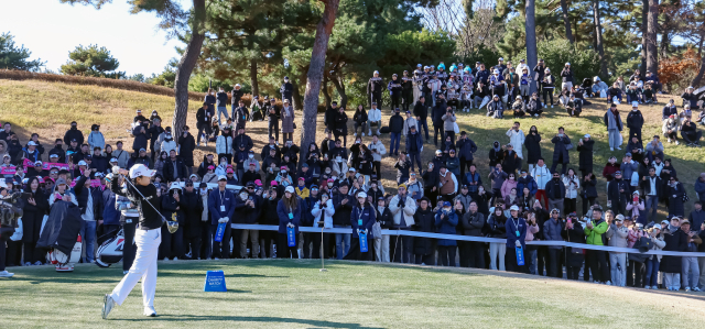 ‘2025 백송홀딩스·부산일보 채리티 매치 인 아시아드CC’가 6일 부산 기장군 아시아드CC에서 열렸다. 황유민 선수가 티샷을 하고 있다. 김종진 기자 kjj1761@