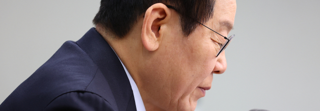 이재명 대통령이 4일 용산 대통령실에서 열린 수석보좌관회의에서 발언하고 있다. 이날 이 대통령은 '인사청탁 문자 논란'을 촉발한 김남국 디지털소통비서관의 사직서를 수리했다. 연합뉴스