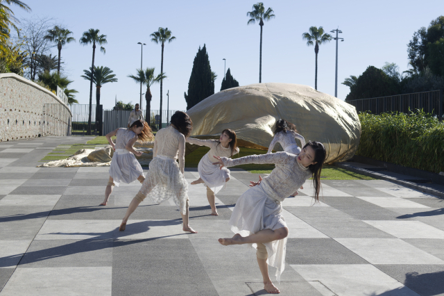 프랑스 니스의 아시아예술박물관에서 ‘장소 특정적’인 공연으로 '노 매터'(No Matter)를 선보이고 있다. 팔레 드 페스티벌(칸) 제공