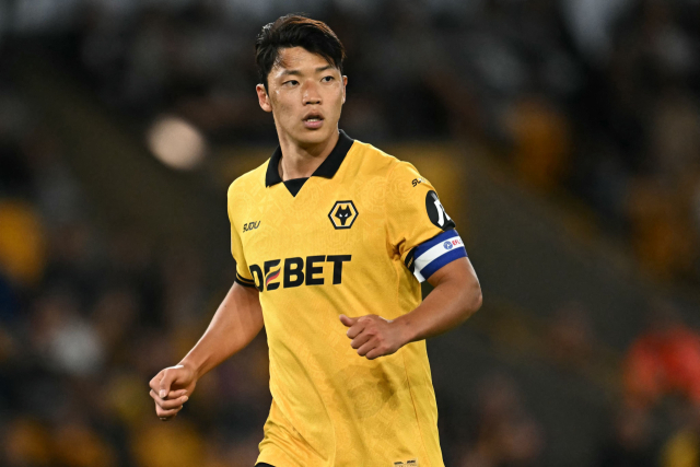 주전 경쟁에서 존재감을 찾지 못하고 있는 황희찬. AP연합뉴스