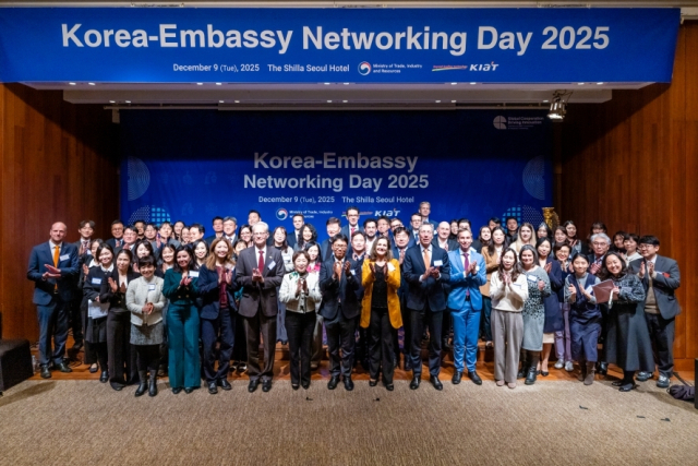 ‘2025 주한대사관 네트워킹 데이’ 단체 기념촬영 사진. KIAT 제공