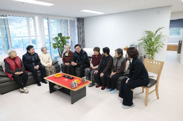 부산 부산진구 ‘안창 다함께주택’ 내부 모습. ‘안창 다함께주택’ 은 노인 공공 공유주택으로 주거공간과 프로그램실 등을 갖추고 주거 및 돌봄 서비스를 제공하고 있다. 부산일보DB