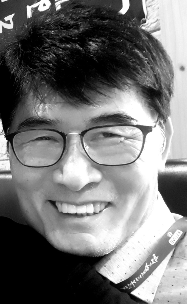 제25회 ‘오늘의 작가상’ 본상을 수상한 김용철 작가. 부산미술협회 제공