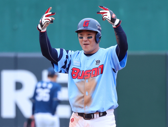 15일 은퇴 선언을 한 롯데 자이언츠 정훈. 부산일보DB