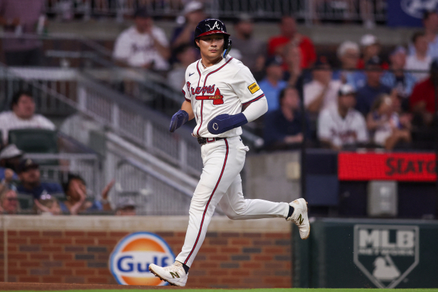 MLB 애틀타 브레이브스의 유격수 김하성이 지난 9월 미국 조지아주 트루이스트 파크에서 열린 워싱턴 내셔널스와의 경기 2회 말에 득점하고 있다. 연합뉴스