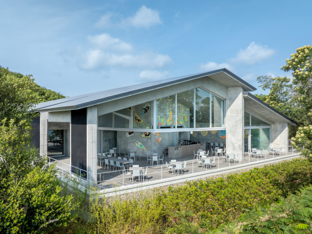 일본 '나오시마 신미술관' 외부 전경. 촬영 GION. 공익재단법인 후쿠다케재단(福武財団) 제공