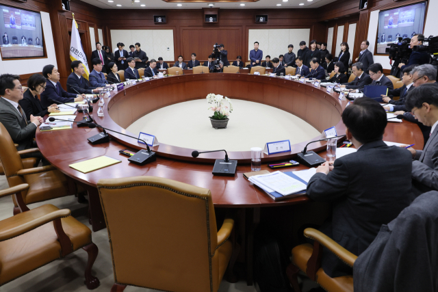 배경훈 부총리 겸 과학기술정보통신부 장관이 18일 서울 종로구 정부서울청사에서 열린 제2회 과학기술관계장관회의를 주재하고 있다. 연합뉴스