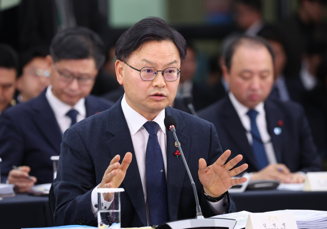 김성범 해양수산부 장관 직무대행이 23일 오후 부산 동구 해수부 부산청사에서 이재명 대통령에게 업무보고를 하고 있다. 연합뉴스