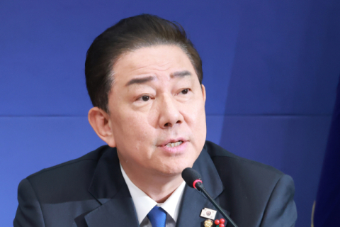 김병기, ‘의혹 출처’ 전직 보좌진 대화방 폭로… 