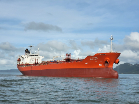 부산 영창기업사 선박, 난민 35명 구조