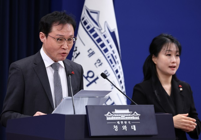 이규연 홍보소통수석이 28일 청와대 춘추관에서 장·차관급 인선 브리핑을 하고 있다. 연합뉴스