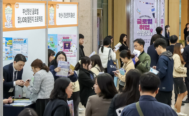 청년미래적금이 6월 출시되고, 회사에서 주는 보육수당(6세이하 자녀) 비과세 한도가 1월부터 근로자 1인당 월 20만 원에서 자녀 1인당 월 20만 원으로 변경된다. 김종진 기자 kjj1761@·연합뉴스