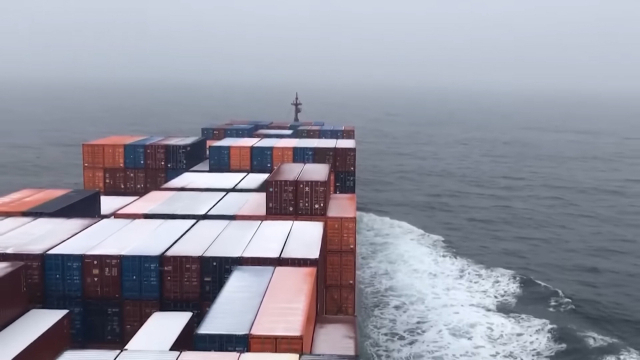 중국 선사 하이제해운의 컨테이너선 이스탄불브리지호가 지난해 9월 말 북극항로를 힘차게 지나고 있다. 중국 닝보에서 영국 펠릭스토우항까지 20일 만에 주파했다. 동영상 캡처