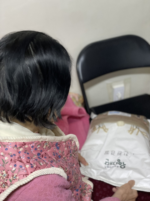 신라대 수탁 동래구노인복지관, 우양재단 지원으로 저소득 어르신에 쌀 전달