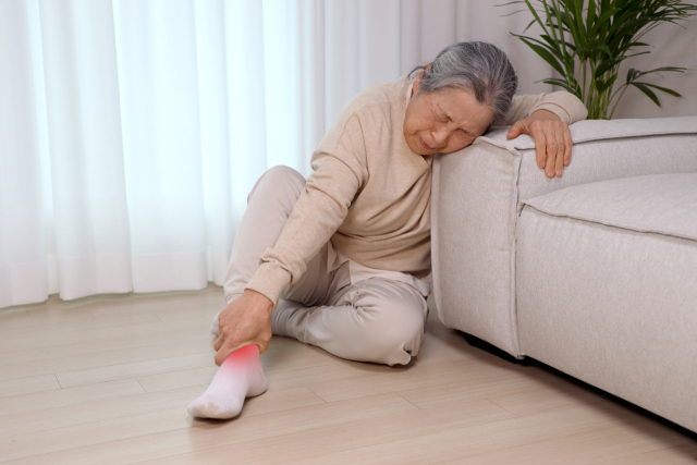 수면 시간이 적은 노인의 낙상 위험은 더욱 커지는 것으로 나타났다. 클립아트코리아