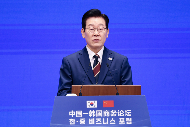 중국을 국빈방문 중인 이재명 대통령이 5일 베이징 조어대에서 열린 한·중 비즈니스 포럼에서 발언하고 있다. 연합뉴스