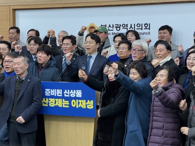 부산시장 출사표를 던진 더불어민주당 이재성 전 부산시당위원장이 7일 부산시의회에서 신년 기자회견을 열었다. 부산시의회 제공