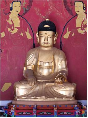 보물 지정이 예고된 양산 신흥사 석조석가여래삼존좌상. 양산시 제공