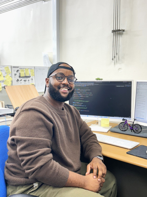 국립한국해양대학교 기관시스템공학과 친환경선박기술 연구실 소속 마이나 조지(Maina George) 석사과정생.